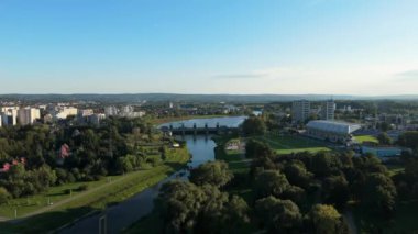 Güzel Peyzaj Nehri Wislok Rzeszow Hava Manzarası Polonya. Yüksek kalite 4k görüntü