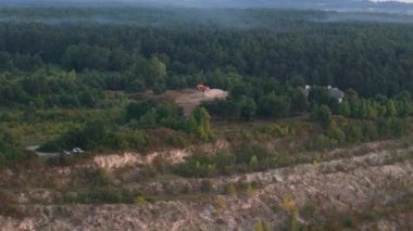 Güzel manzara Quarry Forest Hill Kazimierz Dolny Aerial View Poland. Yüksek kalite 4k görüntü