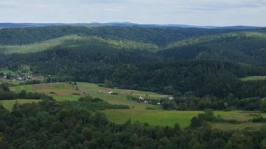 Güzel Peyzaj Dağları Bieszczady Bircza Leszczawa Hava Görüntüsü Polonya. Yüksek kalite 4k görüntü