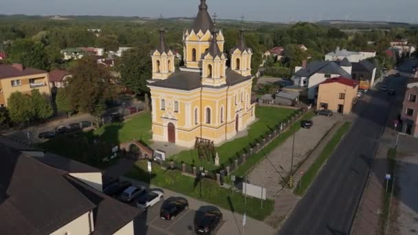 Beautiful Market Square Church Downtown Tomaszow Lubelski Aerial View Polônia — Vídeo de Stock