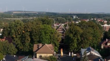 Tomaszow Lubelski Hava Manzarası Polonya 'nın merkezindeki güzel eski kilise. Yüksek kalite 4k görüntü