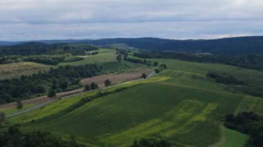 Güzel Peyzaj Dağları Bieszczady Bircza Leszczawa Hava Görüntüsü Polonya. Yüksek kalite 4k görüntü