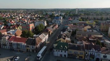 Tomaszow 'un aşağısındaki güzel cadde Lubelski Hava Manzarası Polonya. Yüksek kalite 4k görüntü