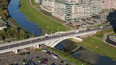 Güzel Peyzaj Köprüsü Nehri Rzeszow Hava Manzarası Polonya. Yüksek kalite 4k görüntü