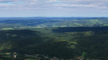 Güzel Peyzaj Dağları Bieszczady Bircza Leszczawa Hava Görüntüsü Polonya. Yüksek kalite 4k görüntü
