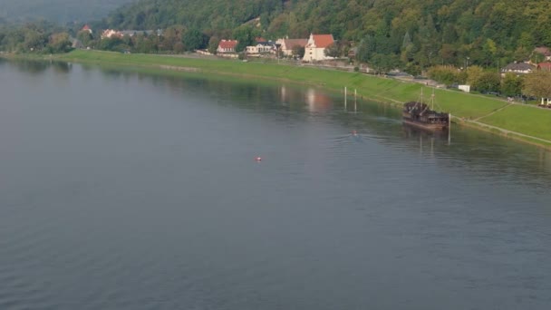Prachtige Landschap Boot Vistula Kazimierz Dolny Aerial View Polen Hoge — Stockvideo