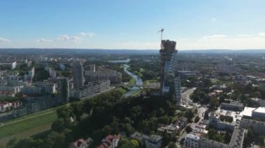 Güzel Panorama Köprüsü Nehri Gökdelenleri Rzeszow Havacılık Manzarası Polonya. Yüksek kalite 4k görüntü