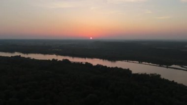 Güzel Manzara Nehri Vistula Günbatımı Kazimierz Dolny Hava Manzarası Polonya. Yüksek kalite 4k görüntü