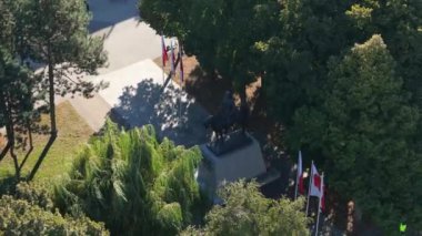 Pilsudski Anıtı Özgürlük Meydanı Rzeszow Hava Manzarası Polonya. Yüksek kalite 4k görüntü