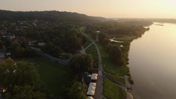 风景日落海滨大道Kazimierz Dolny Aerial View Poland 高质量的4K镜头 — 图库视频影像