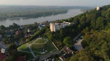 Güzel Peyzaj Şatosu Kazimierz Dağı Kalesi Dolny Hava Manzarası Polonya. Yüksek kalite 4k görüntü