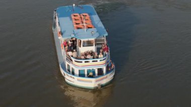 Güzel Manzara Tekne Nehri Vistula Kazimierz Dolny Hava Manzarası Polonya. Yüksek kalite 4k görüntü