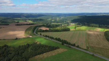 Güzel Peyzaj Dağları Bieszczady Bircza Leszczawa Hava Görüntüsü Polonya. Yüksek kalite 4k görüntü