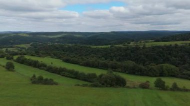 Güzel Peyzaj Dağları Bieszczady Bircza Leszczawa Hava Görüntüsü Polonya. Yüksek kalite 4k görüntü
