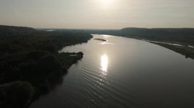 Güzel Peyzaj Nehri Vistula Kazimierz Dolny Havacılık Polonya. Yüksek kalite 4k görüntü