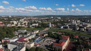 Güzel Panorama Köprüsü Nehri Wislok Rzeszow Hava Manzarası Polonya. Yüksek kalite 4k görüntü
