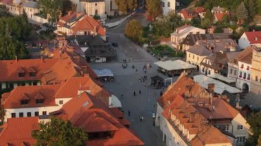 Güzel Eski Kasaba Pazar Meydanı Kazimierz Dolny Hava Manzarası Polonya. Yüksek kalite 4k görüntü