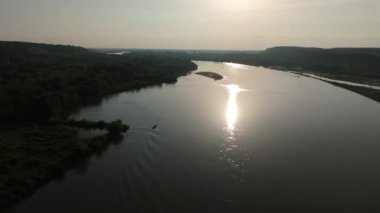 Güzel Peyzaj Nehri Vistula Kazimierz Dolny Havacılık Polonya. Yüksek kalite 4k görüntü
