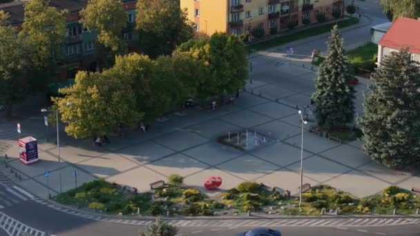 Schöner Brunnen Marktplatz Innenstadt Tomaszow Lubelski Luftaufnahme Polen Hochwertiges Filmmaterial — Stockvideo