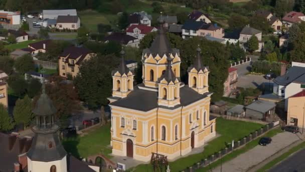 美丽的市场广场教堂下城Tomaszow Lubelski Aerial View波兰 高质量的4K镜头 — 图库视频影像