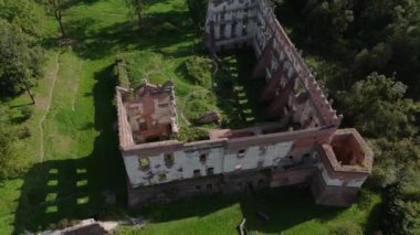 Manzara Kalesi Krupe Havacılık Görünümü Polonya 'yı mahvediyor. Yüksek kalite 4k görüntü