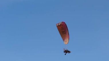 Güzel Peyzaj Gökyüzü Paraglider Kazimierz Dolny Hava Görüntüsü Polonya. Yüksek kalite 4k görüntü