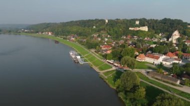 Güzel Manzara Nehri Vistula Tepesi Kazimierz Dolny Hava Manzarası Polonya. Yüksek kalite 4k görüntü