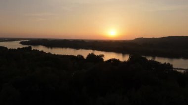 Güzel Manzara Nehri Vistula Günbatımı Kazimierz Dolny Hava Manzarası Polonya. Yüksek kalite 4k görüntü