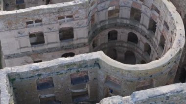 Ujazd Hava Manzaralı Polonya 'daki Krzyztopor Kalesi harabeleri. Yüksek kalite 4k görüntü