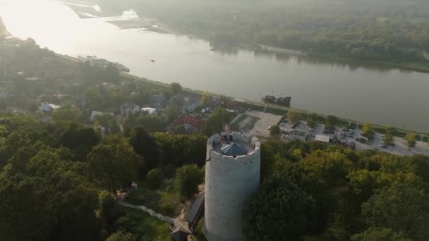 Hermoso Paisaje Castillo Torre Montaña Kazimierz Dolny Vista Aérea Polonia — Vídeos de Stock