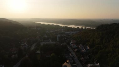 Güzel Manzara Günbatımı Kazimierz Dolny Hava Manzarası Polonya. Yüksek kalite 4k görüntü