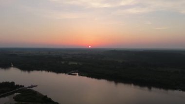 Güzel Peyzaj Nehri Vistula Günbatımı Janowiec Kazimierz Dolny Aerial View Poland. Yüksek kalite 4k görüntü