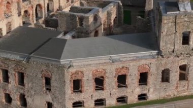Ujazd Hava Manzaralı Polonya 'daki Krzyztopor Kalesi harabeleri. Yüksek kalite 4k görüntü