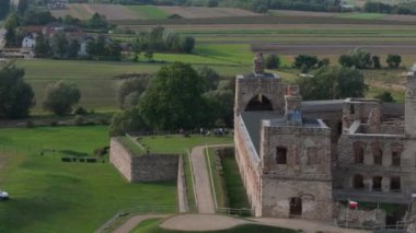 Ujazd Hava Manzaralı Polonya 'daki Krzyztopor Kalesi' nin manzara kalıntıları. Yüksek kalite 4k görüntü