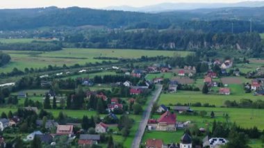 Güzel Peyzaj Evleri Myczkowce Bieszczady Hava Manzaralı Polonya. Yüksek kalite 4k görüntü