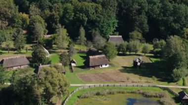 Güzel Açık Hava Müzesi Skansen Sanok Bieszczady Hava Görüntüsü Polonya. Yüksek kalite 4k görüntü
