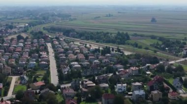 Güzel Peyzaj Evleri Tren İstasyonu Radymno Hava Görüntülü Polonya. Yüksek kalite 4k görüntü