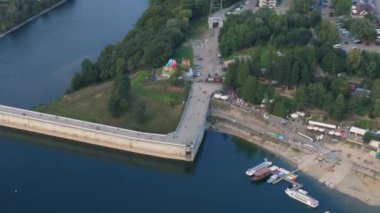 Güzel manzara Barajı Solina Gölü Bieszczady Hava Görüntüsü Polonya. Yüksek kalite 4k görüntü