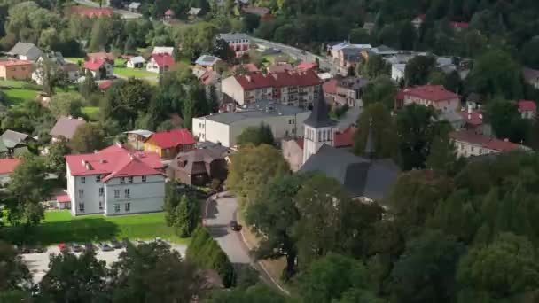 Prachtige Landschapskerk Downtown Bircza Aerial View Polen Hoge Kwaliteit Beeldmateriaal — Stockvideo