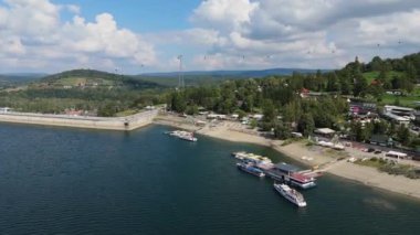 Molo Sahili 'nin güzel manzarası Solina Bieszczady Hava Manzarası Polonya. Yüksek kalite 4k görüntü