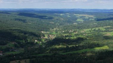 Güzel Peyzaj Ormanı Dağları Bieszczady Bircza Hava Manzarası Polonya. Yüksek kalite 4k görüntü