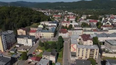 Şehir merkezindeki Anchor Heykeli Sanok Hava Görüntüsü Polonya. Yüksek kalite 4k görüntü