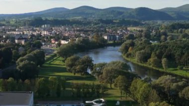 Güzel Manzara Nehri San Sanok Dağları Bieszczady Hava Manzarası Polonya. Yüksek kalite 4k görüntü