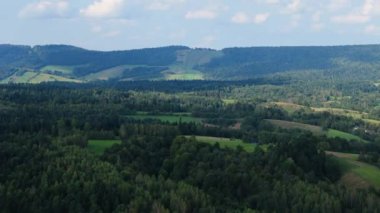 Güzel Peyzaj Dağları Bieszczady Uherce Mineralne Hava Manzarası Polonya. Yüksek kalite 4k görüntü
