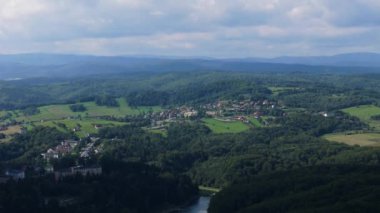 Güzel Peyzaj Dağları Bieszczady Solina Hava Manzarası Polonya. Yüksek kalite 4k görüntü