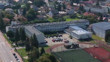 Manzara İlköğretim Okulu Oyun Alanı Lubaczow Havacılık Görünümü Polonya. Yüksek kalite 4k görüntü