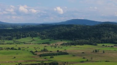Güzel Peyzaj Dağları Bieszczady Uherce Mineralne Hava Manzarası Polonya. Yüksek kalite 4k görüntü