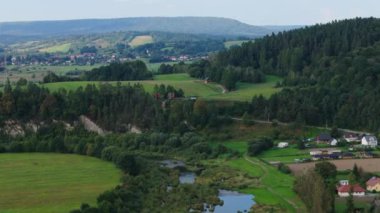 Güzel Manzara Nehri San Myczkowce Dağları Bieszczady Hava Manzarası Polonya. Yüksek kalite 4k görüntü