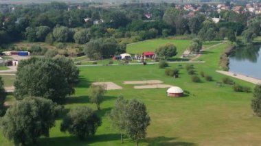 Güzel manzara Playfield Lagoon Zek New Beach Radymno Hava Manzarası Polonya. Yüksek kalite 4k görüntü