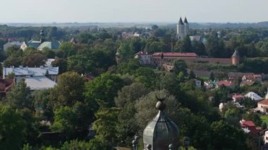 Güzel Tower Cross Eski Şehir Kilisesi Jaroslaw Hava Manzarası Polonya. Yüksek kalite 4k görüntü